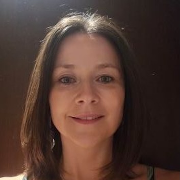 Angela Hutchison Headshot