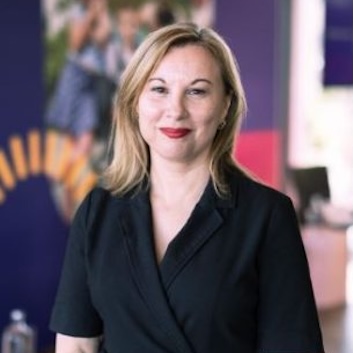 Lisa Jones headshot